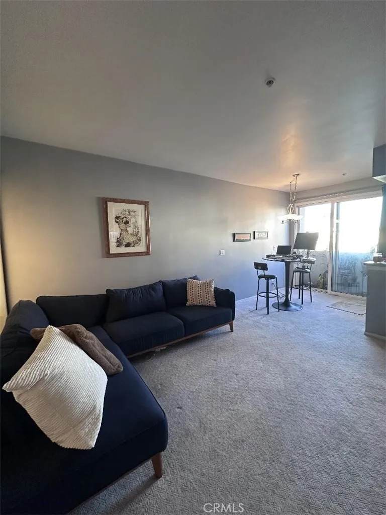 620 Gramercy - Photo 1