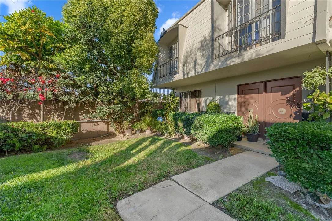 1800 Gramercy - Photo 1