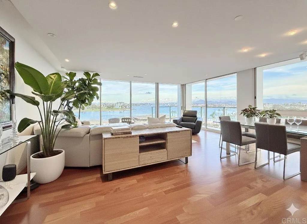 1810 Avenida Del Mundo - Photo 1