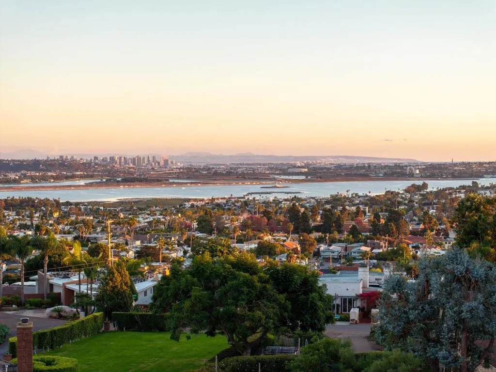 1645 Los Altos - Photo 1