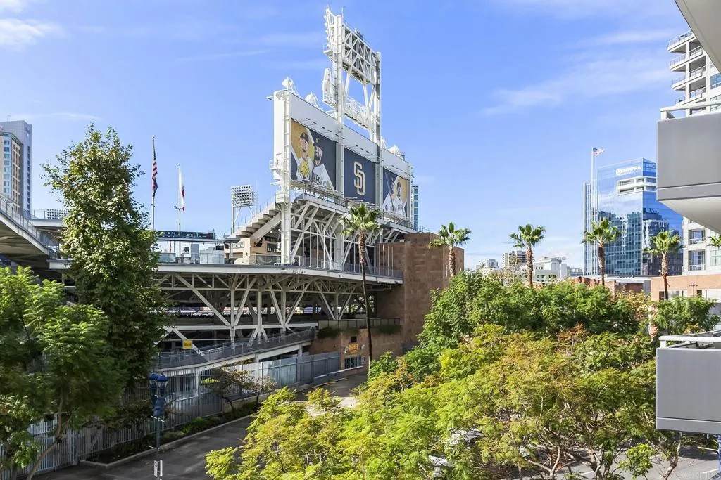 253 10th Ave - Photo 1