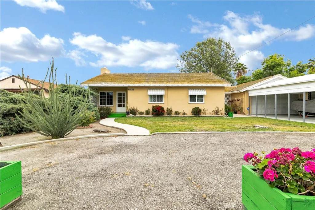 25960 Columbia - Photo 1