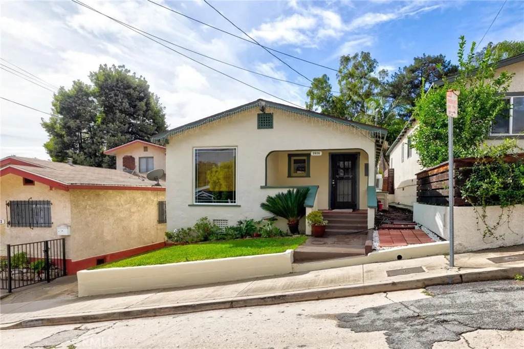 1616 Armitage - Photo 1