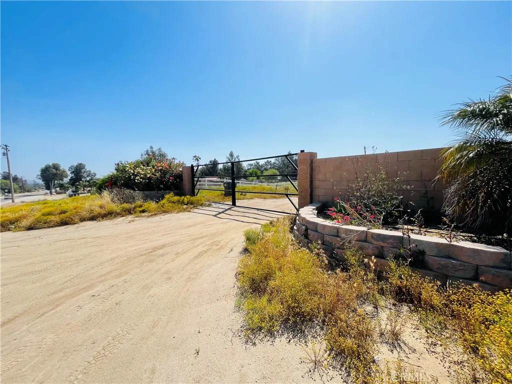 22285 Old Elsinore - Photo 1