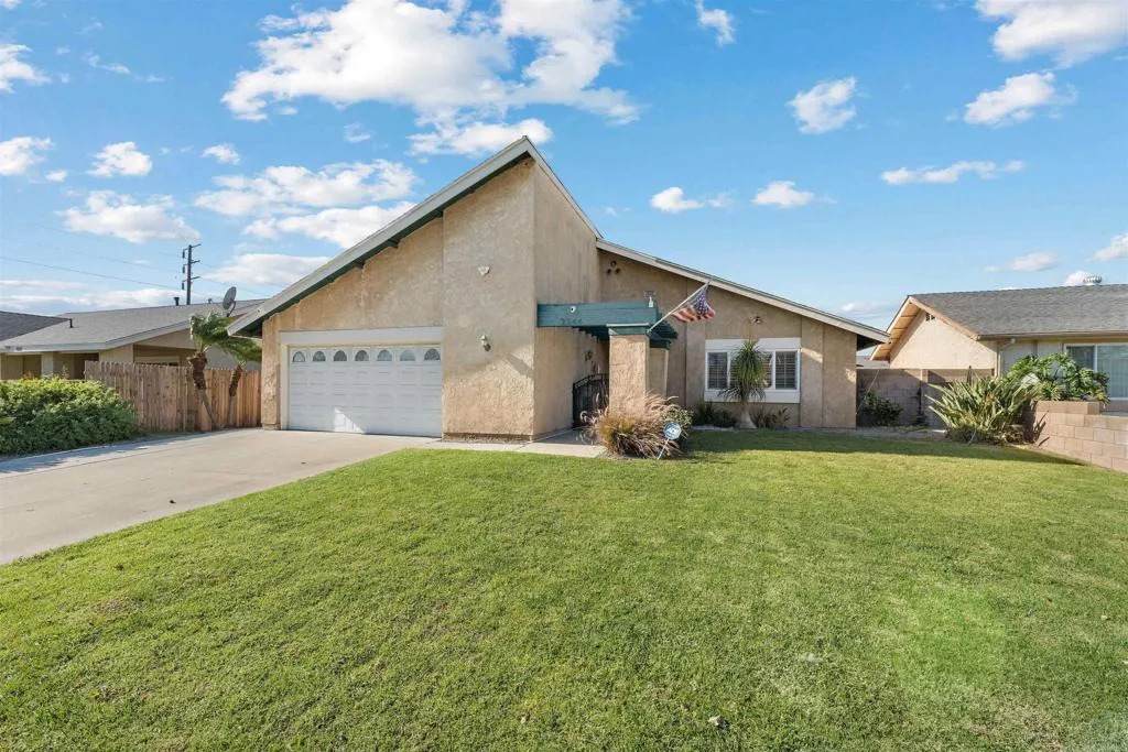 2546 Sultana Avenue - Photo 1