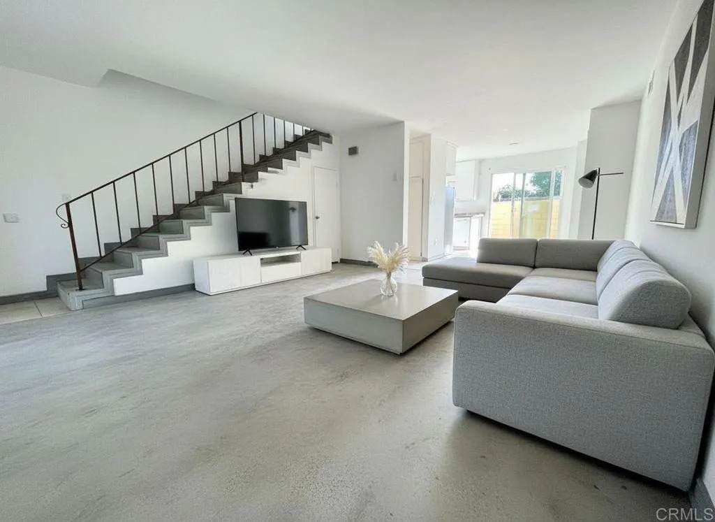 789 Mollison - Photo 1