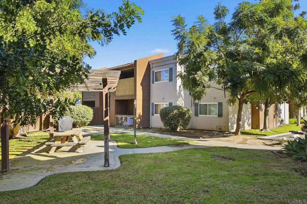 550 Graves Avenue - Photo 1