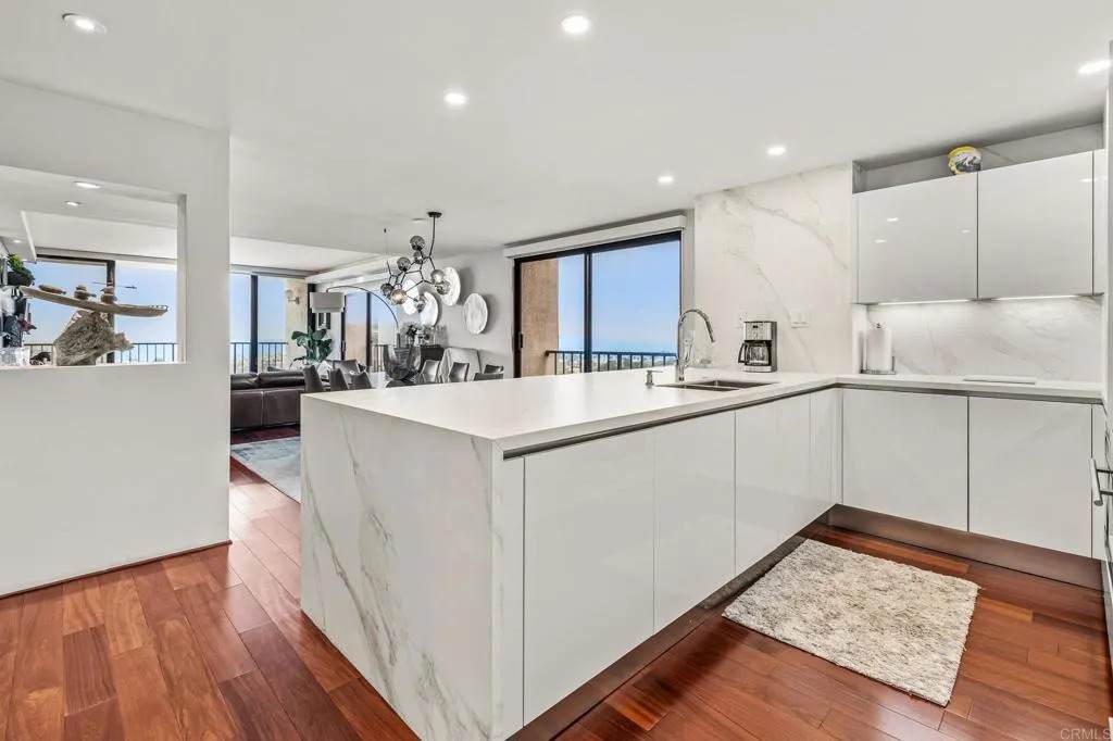 2500 Torrey Pines Road - Photo 1