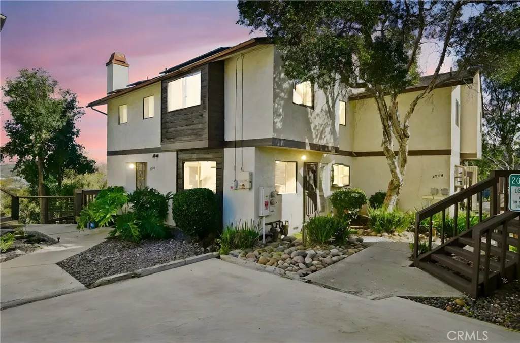 4971 Vista Plaza - Photo 1