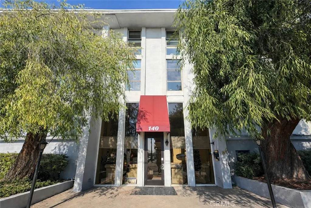 140 Walnut Avenue - Photo 1