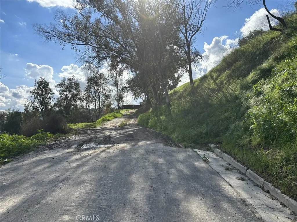 0 Apn: 5217017024 - Photo 1