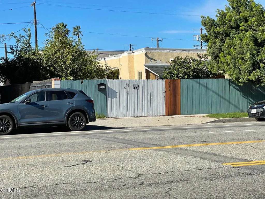 7315 Woodley - Photo 1
