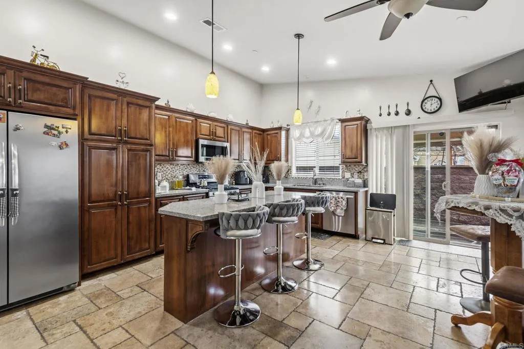 1243 Peach Ave - Photo 1