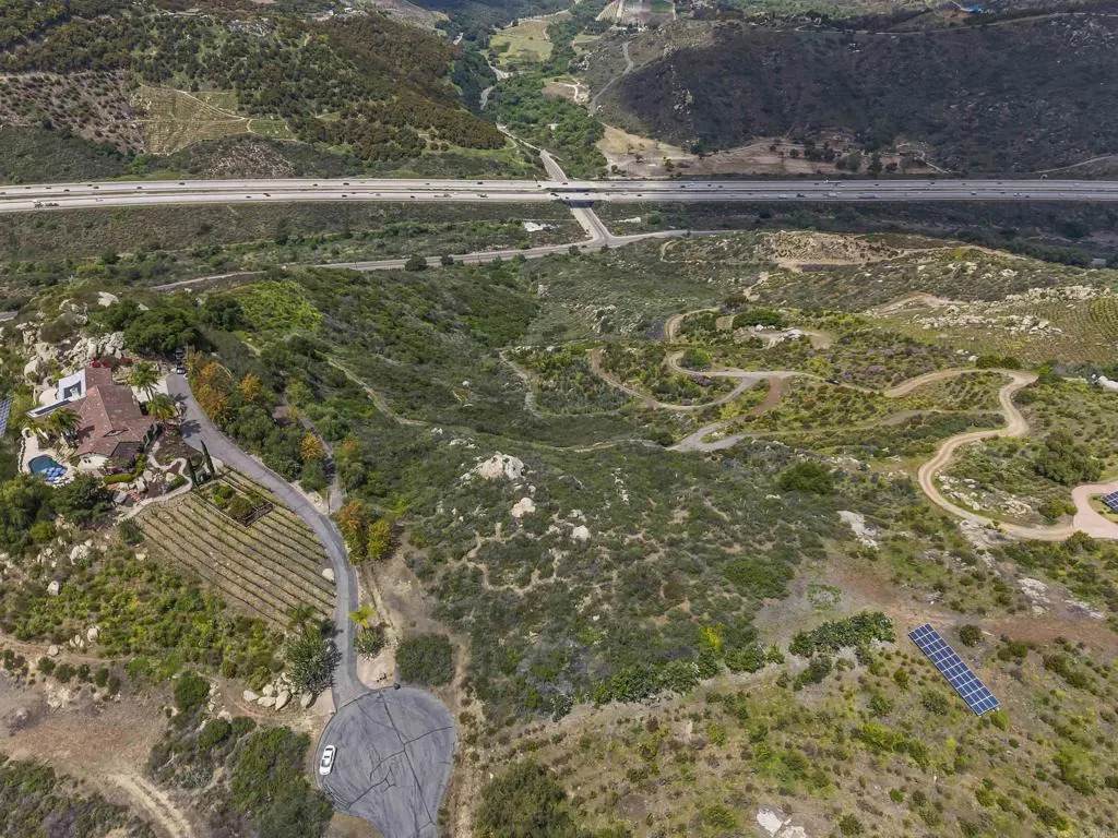 0 Captains - Photo 1