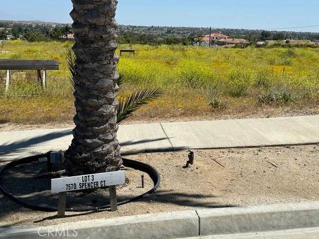 7570 Spencer - Photo 1