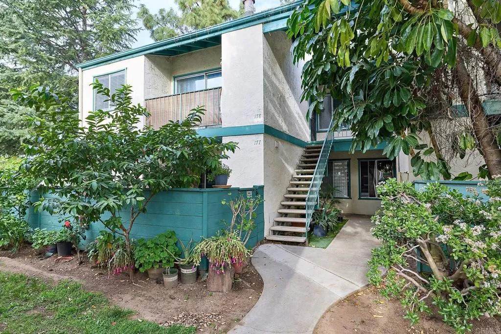 1811 Grand Avenue - Photo 1