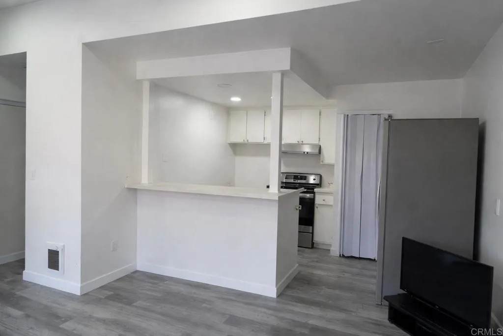 875 W San Ysidro Boulevard - Photo 1