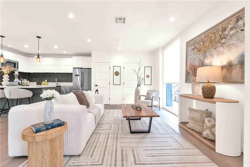 113 Manhattan Place - Photo 1