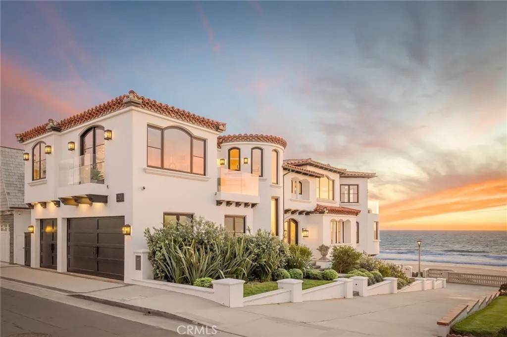 1920 The Strand - Photo 1