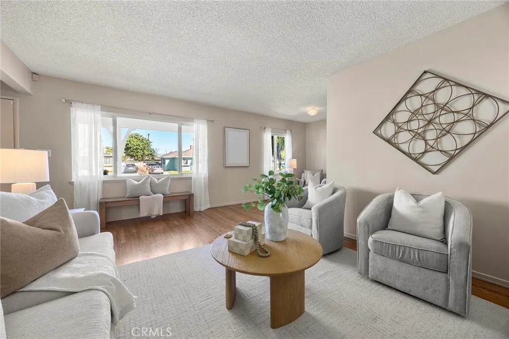 1836 Southgate - Photo 1