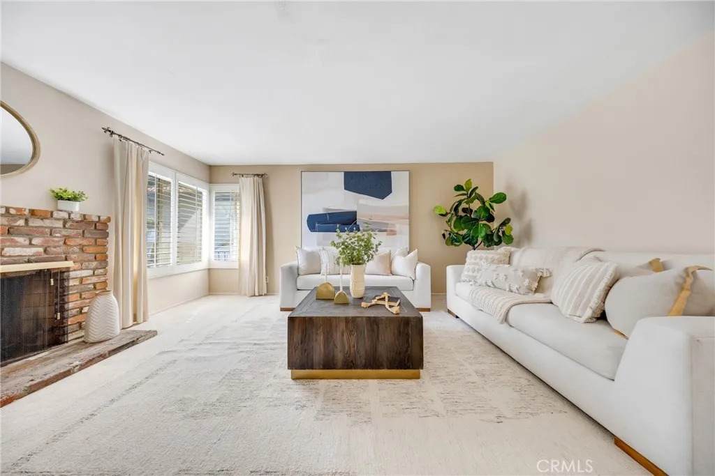 2217 Angelus - Photo 1