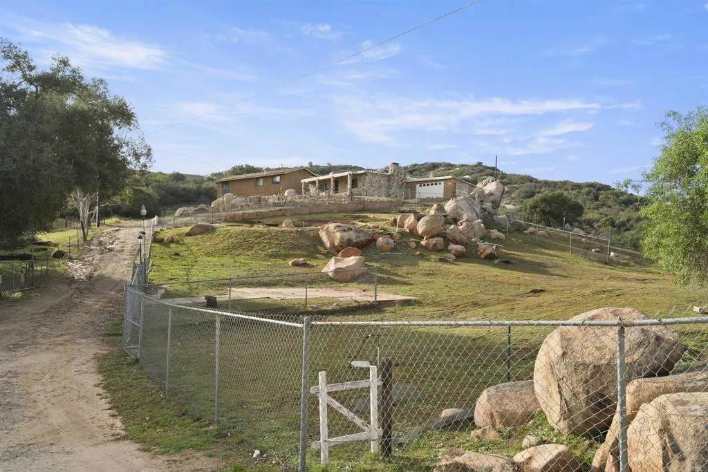 20845 Deerhorn Valley Rd - Photo 1