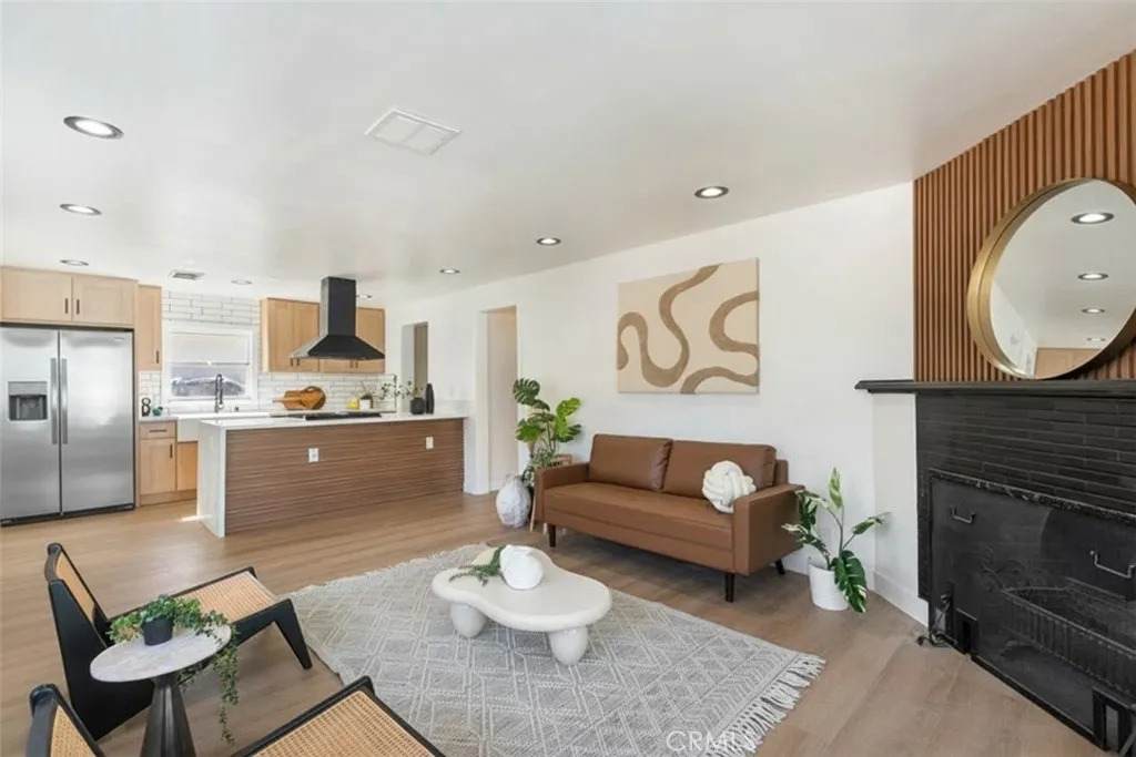 915 Pasadena Avenue - Photo 1