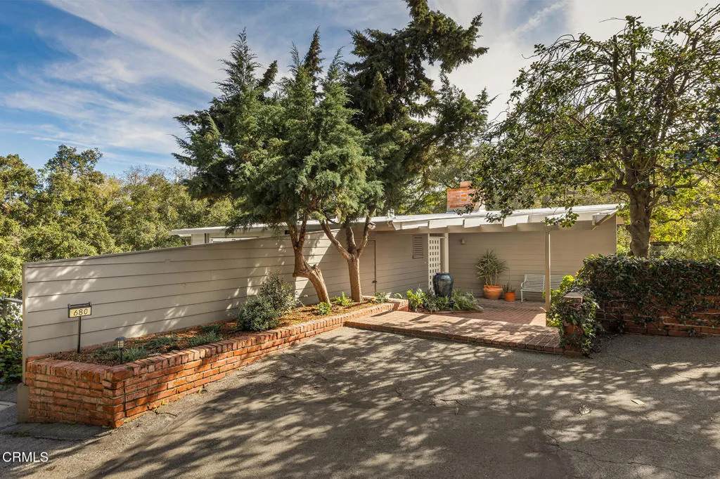 680 Linda Vista Avenue - Photo 1