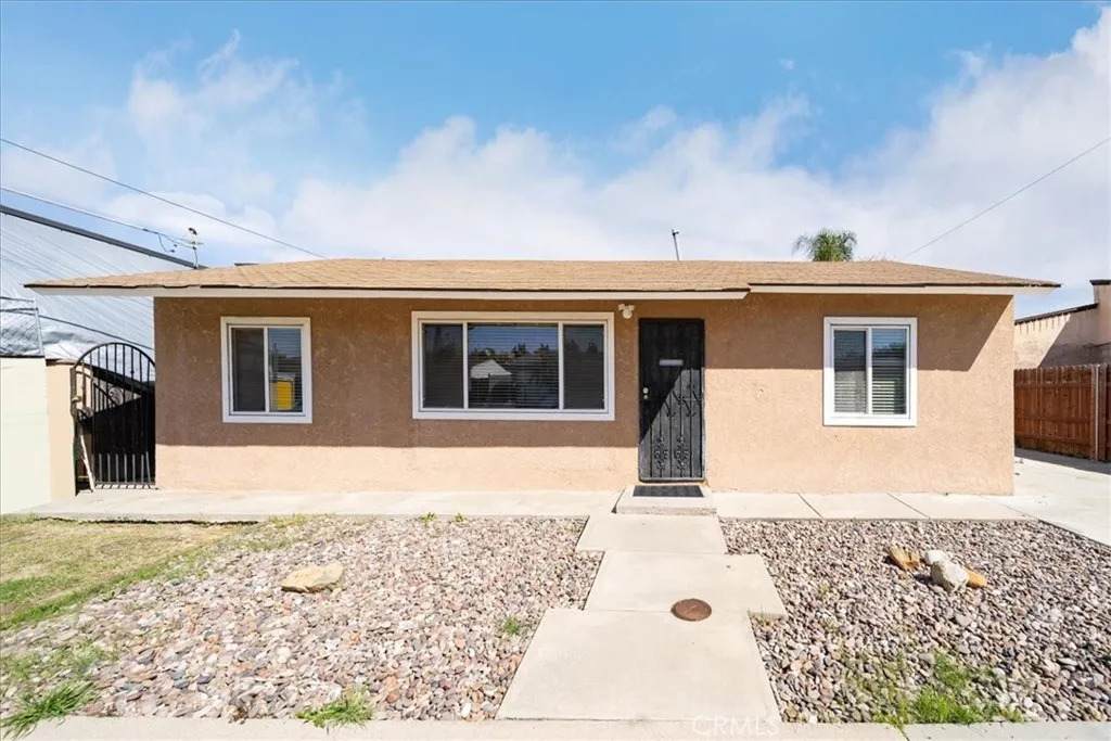 811 Jacumba - Photo 1