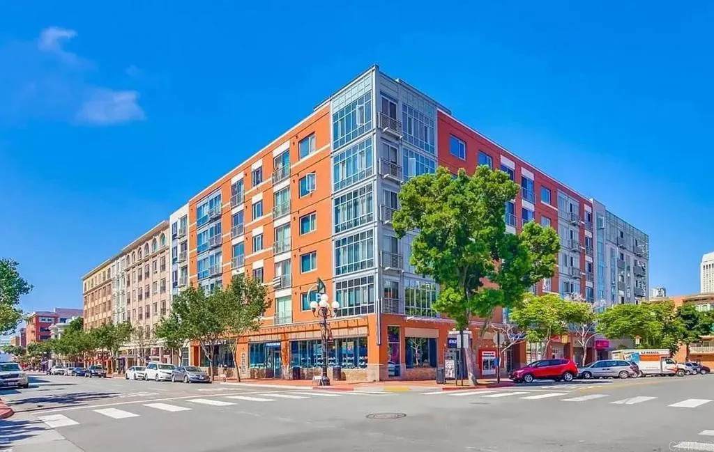 445 Island Avenue - Photo 1