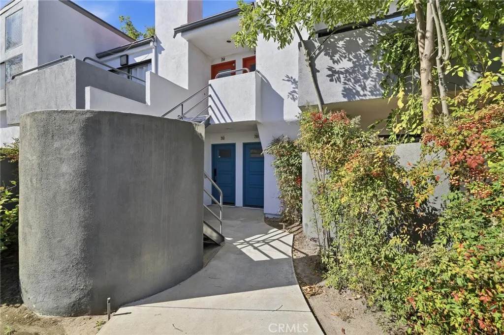2506 Chandler Avenue - Photo 1