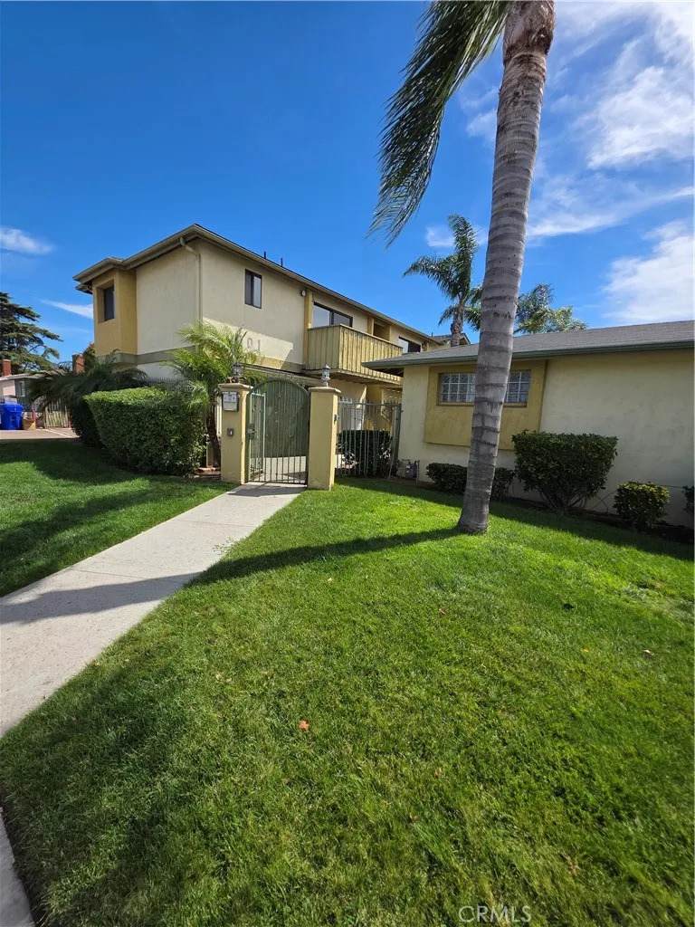 201 Twin Oaks - Photo 1