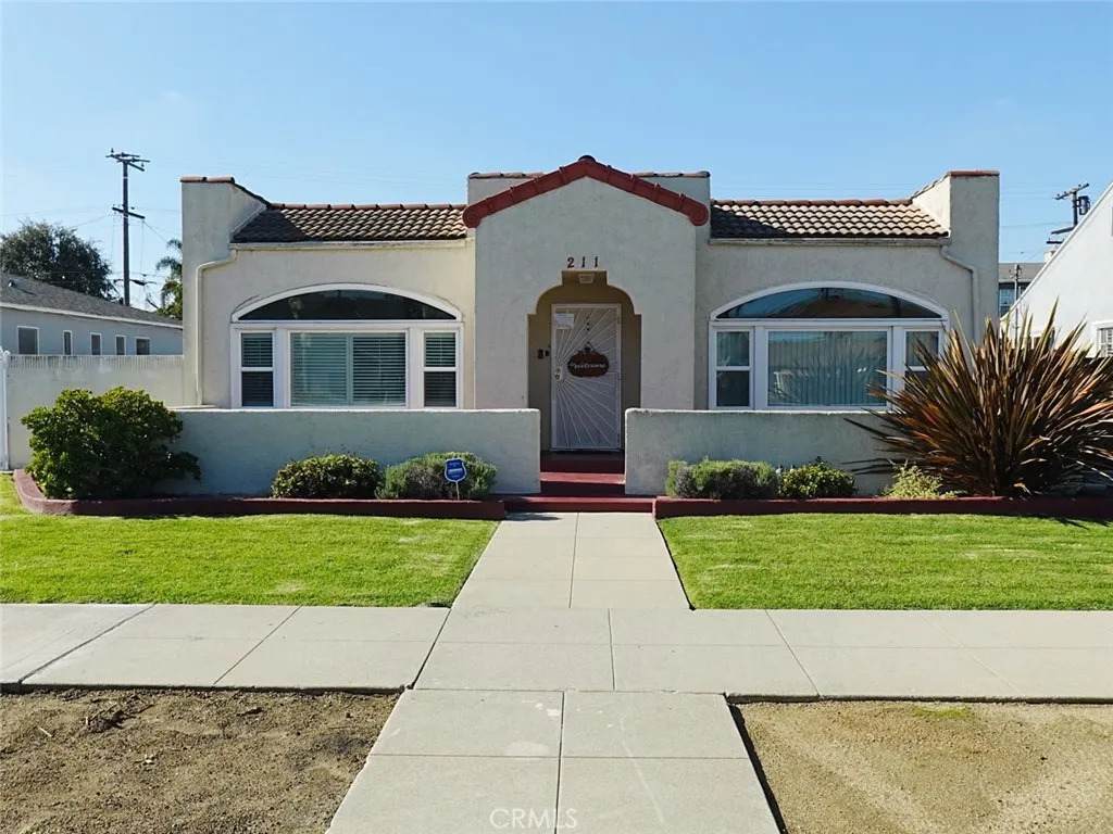 211 Poinsettia Avenue - Photo 1