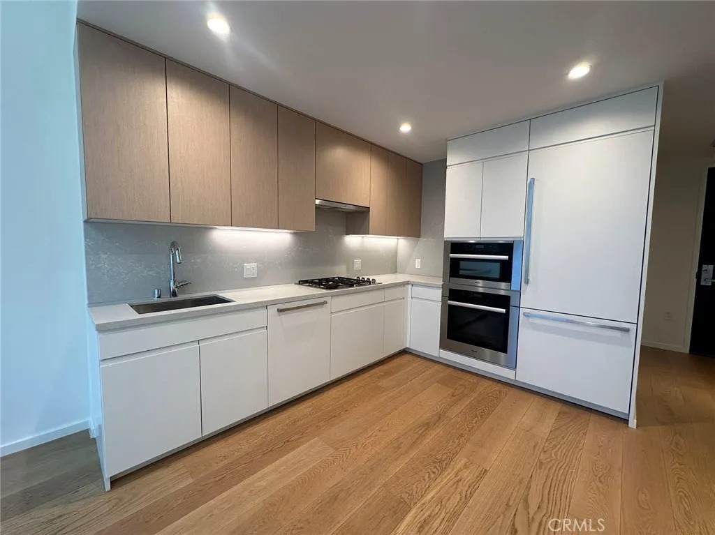 877 Francisco Street - Photo 1