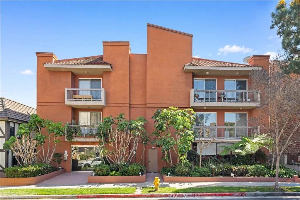 10326 Almayo Avenue - Photo 1