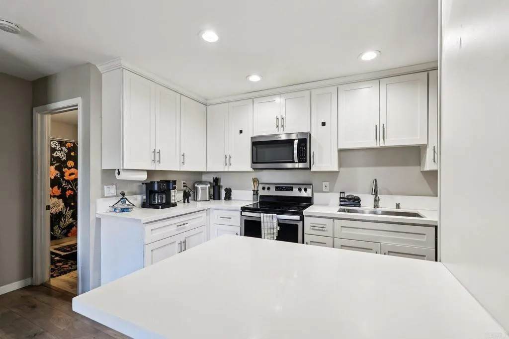 745 Bradley Avenue - Photo 1