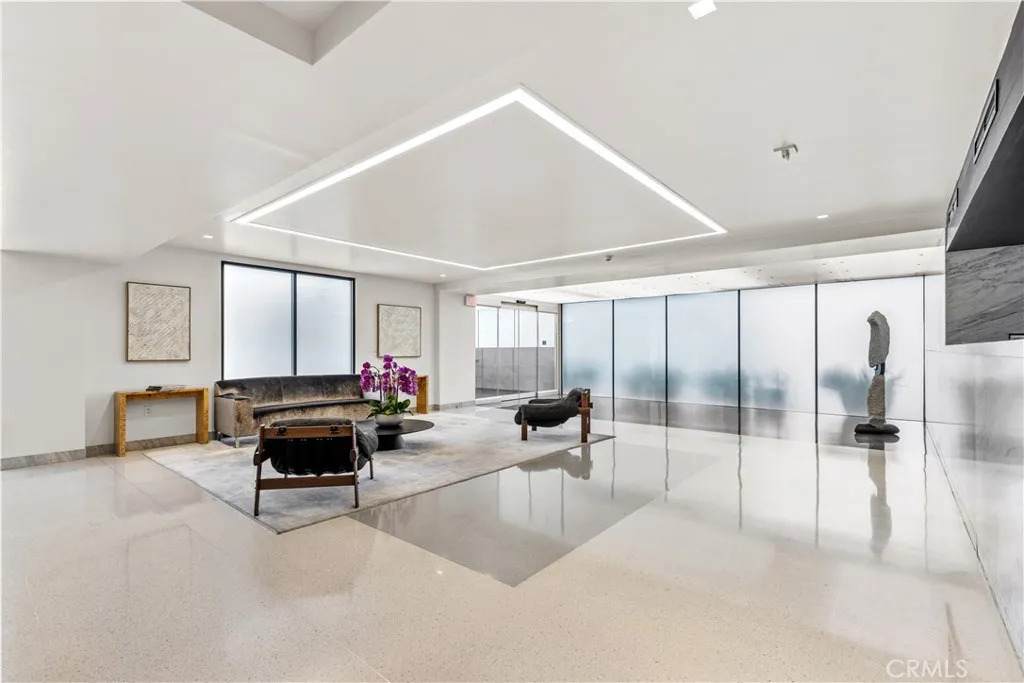 818 Doheny - Photo 1