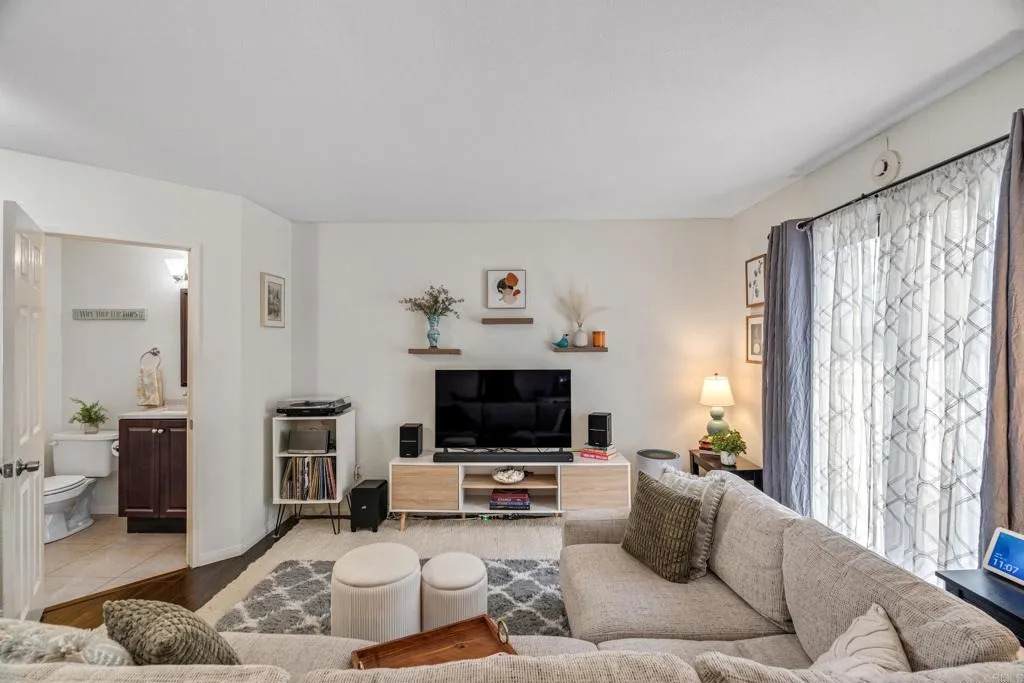 1461 Hemlock - Photo 1