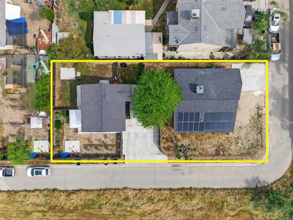 2546 Evergreen - Photo 1