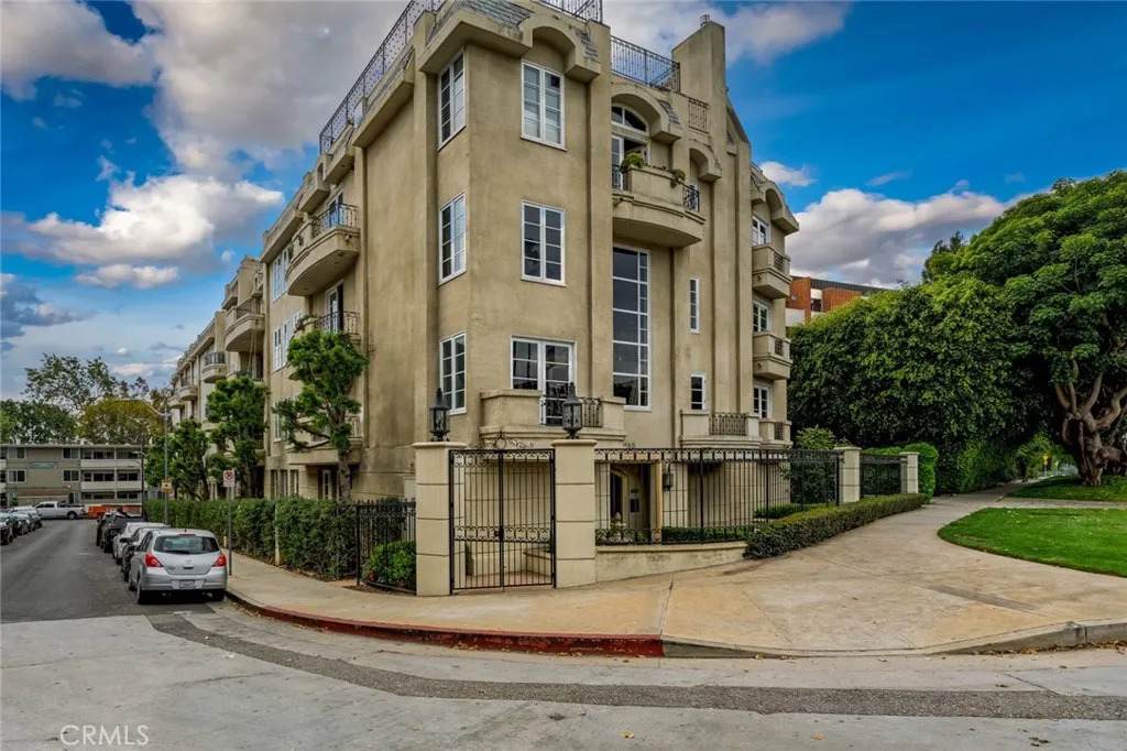 11740 Sunset Boulevard - Photo 1