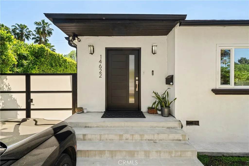 14622 Huston Street - Photo 1
