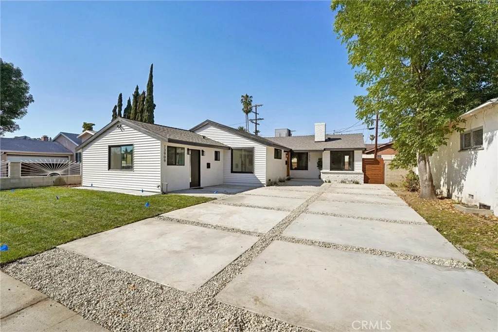 13907 Wyandotte Street - Photo 1