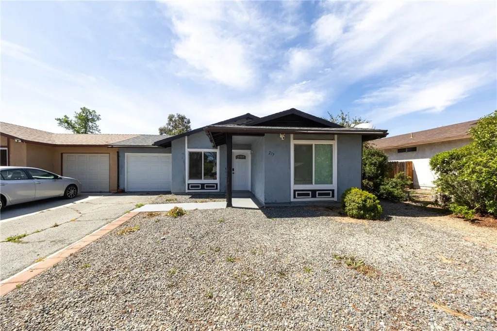 217 Beverly - Photo 1