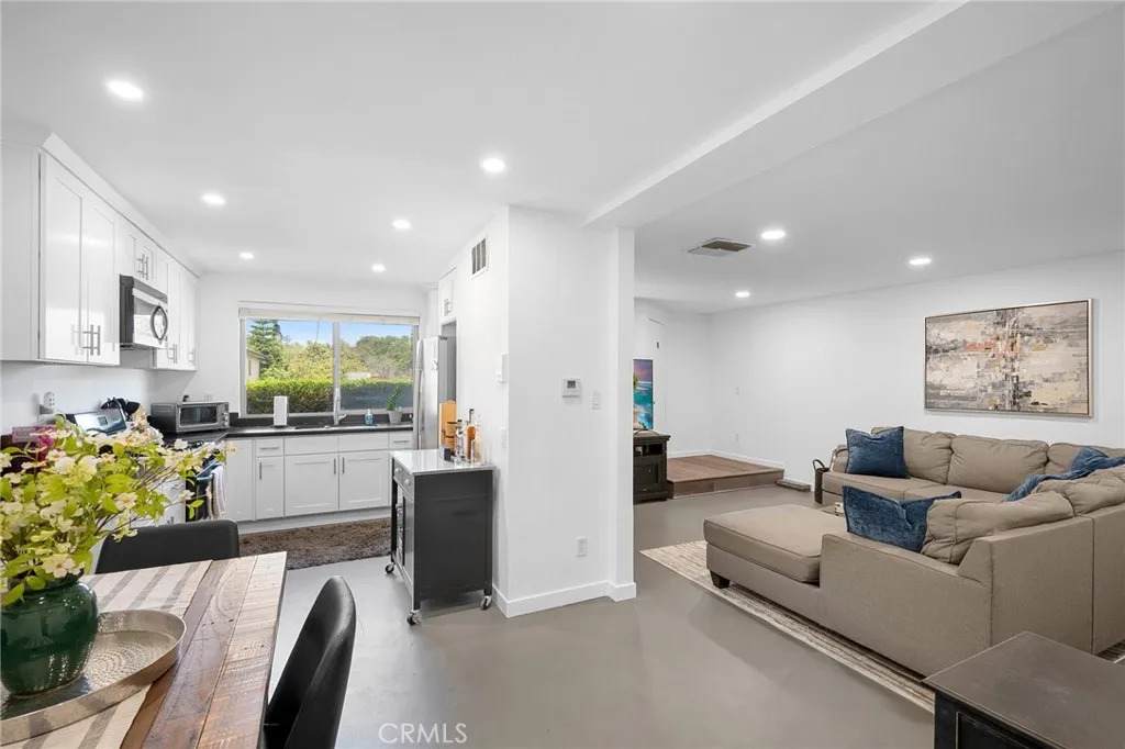 3827 Avenue 41 - Photo 1