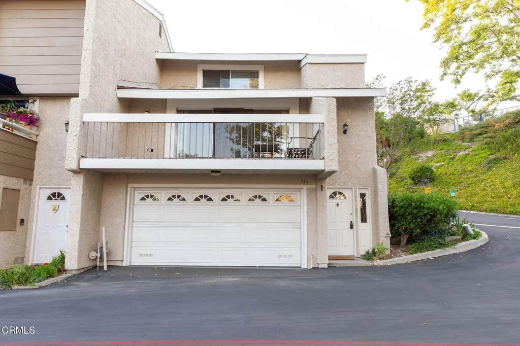 741 Warwick Avenue - Photo 1