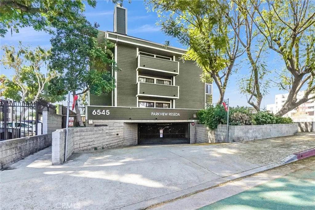 6545 Reseda Boulevard - Photo 1