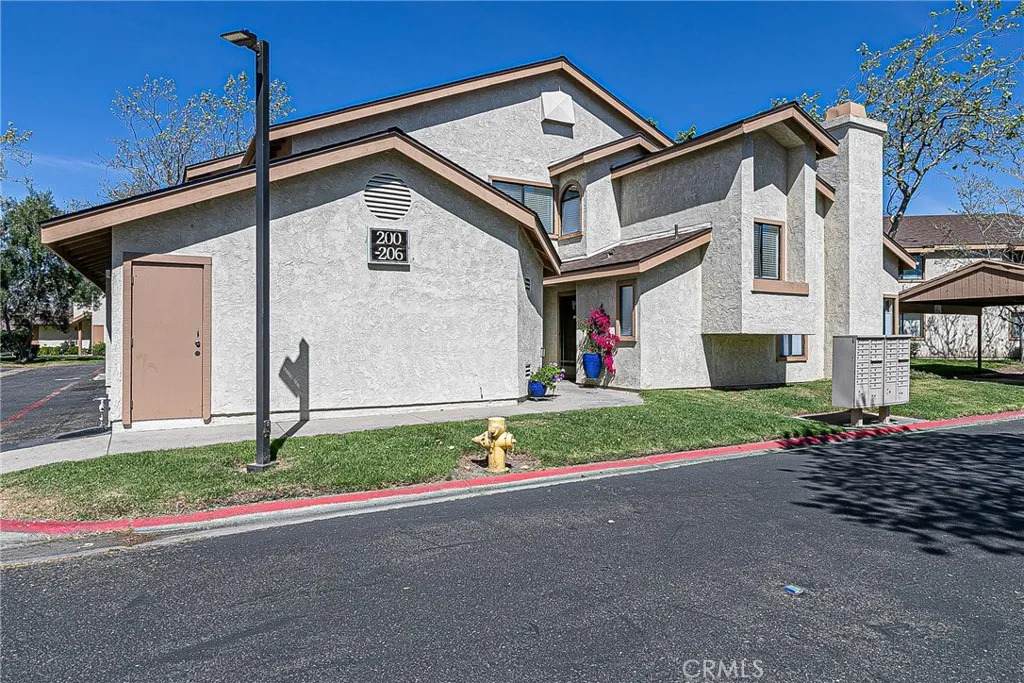 200 Village Circle - Photo 1