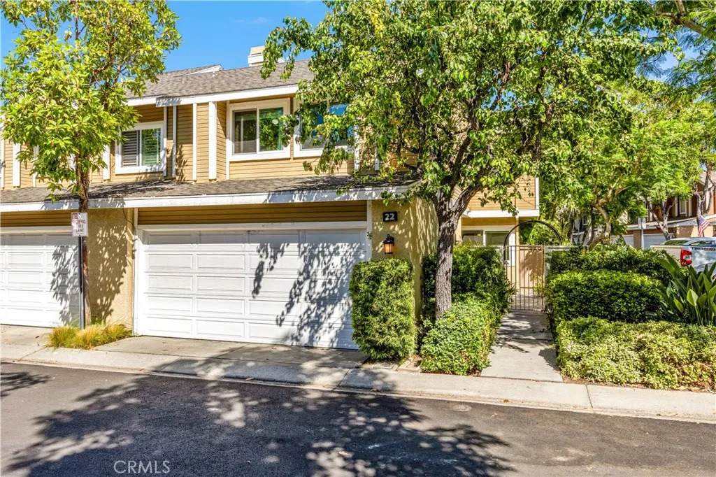 22 Rosewood - Photo 1