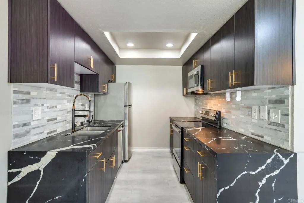 2828 Famosa Boulevard - Photo 1