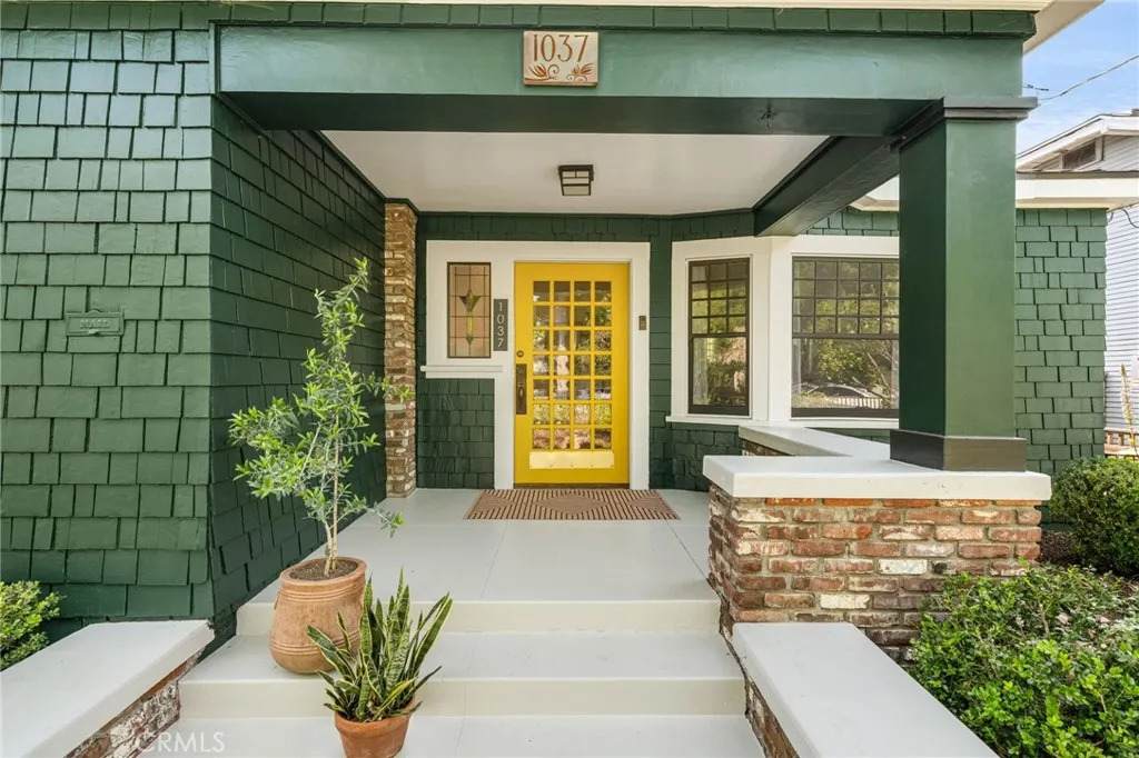 1037 Worcester Avenue - Photo 1